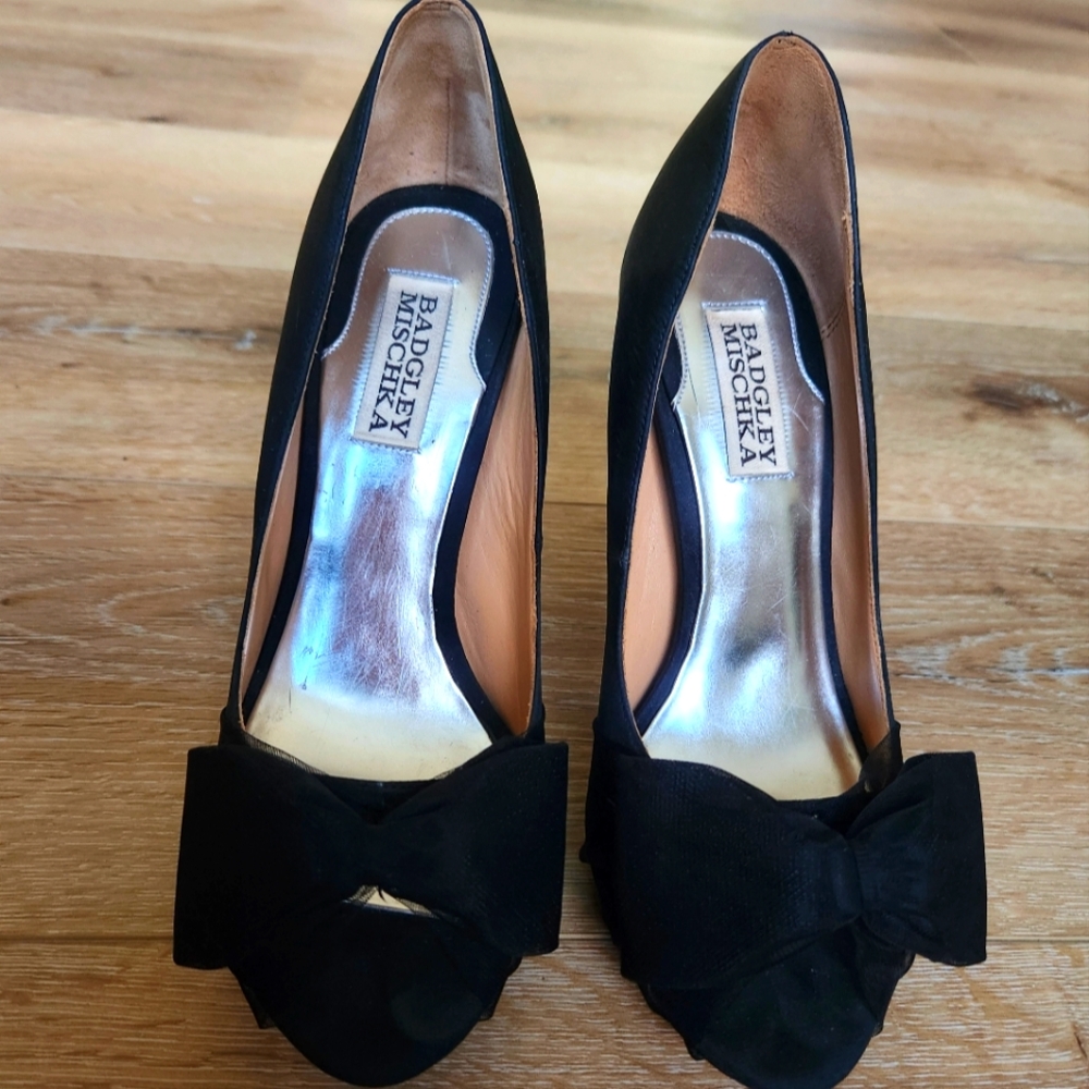 Badgley Mischka Black Heels with Bow Size 7